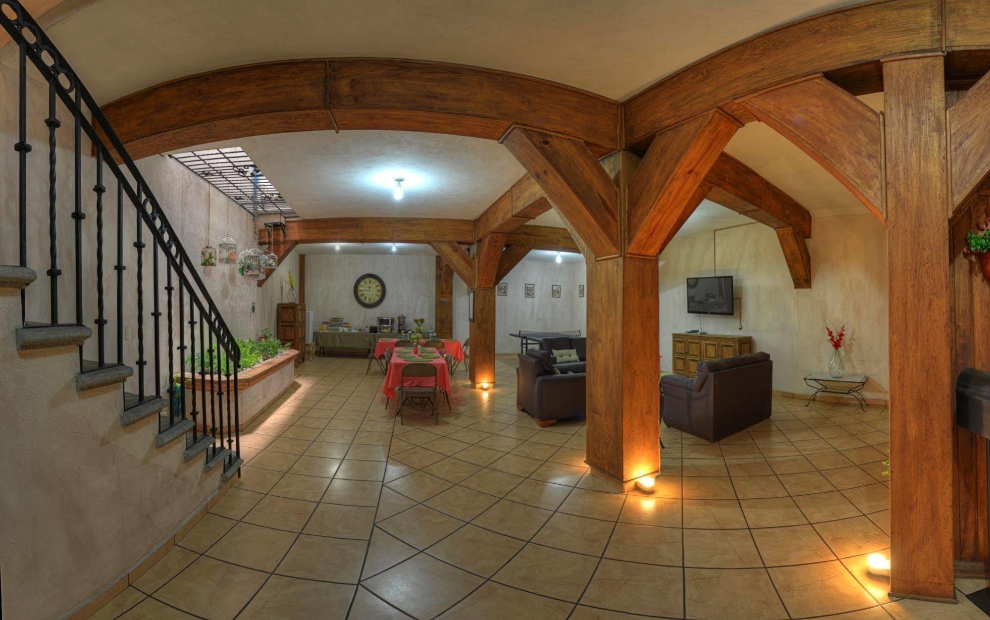 ホテル La Casa Del Laurel タスコ・デ・アラルコン エクステリア 写真