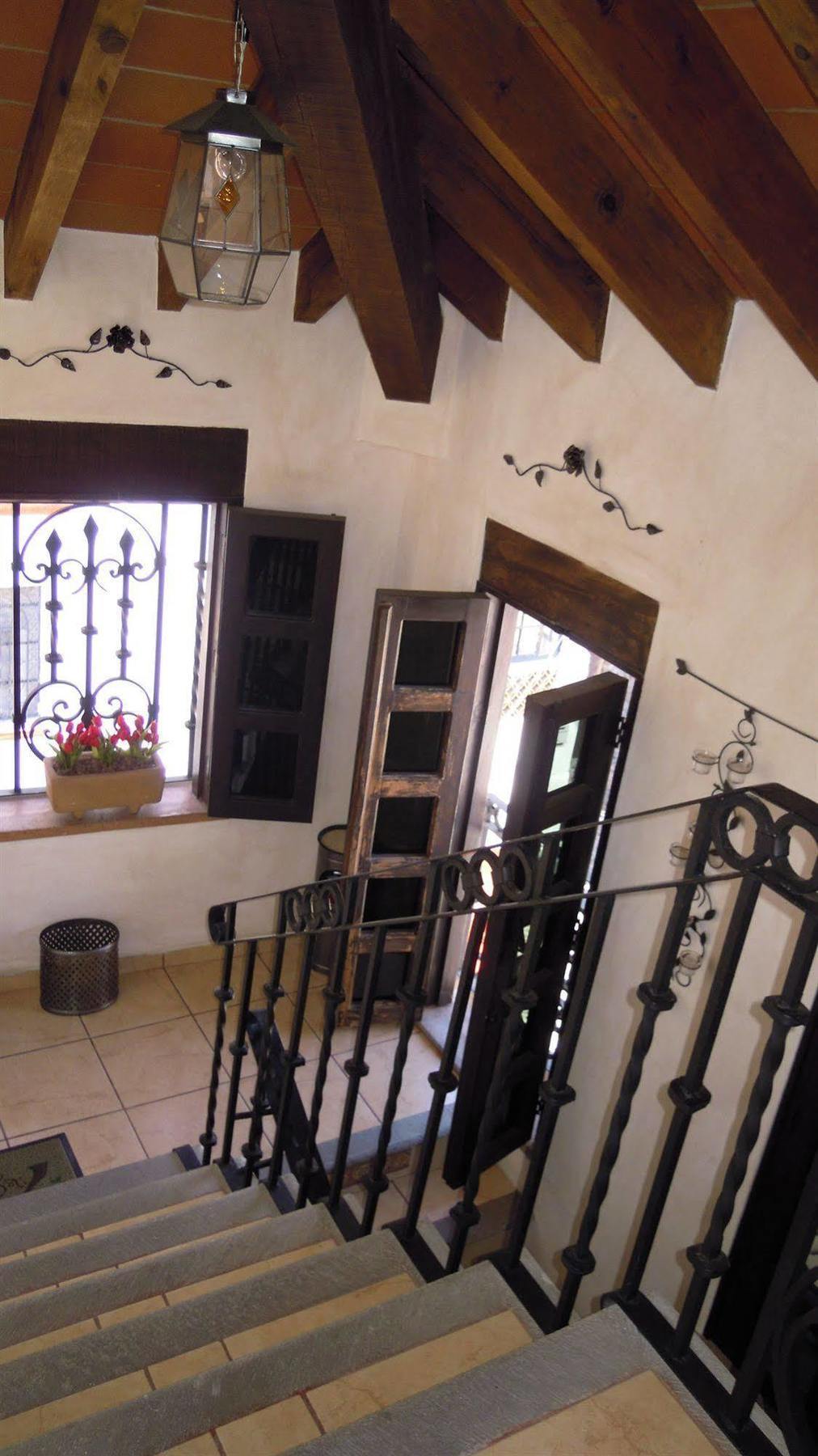 ホテル La Casa Del Laurel タスコ・デ・アラルコン エクステリア 写真