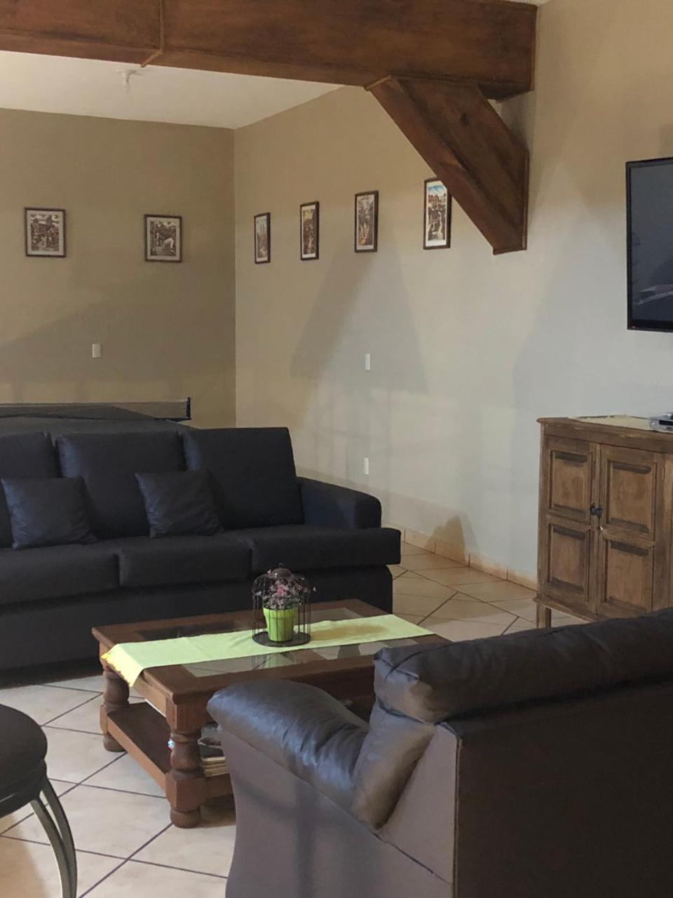 ホテル La Casa Del Laurel タスコ・デ・アラルコン エクステリア 写真