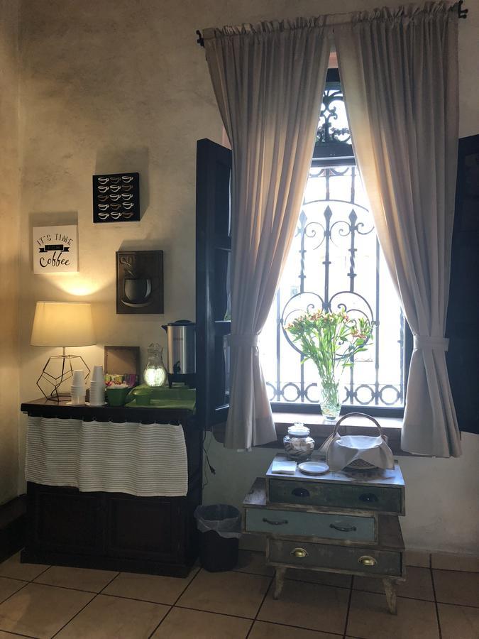 ホテル La Casa Del Laurel タスコ・デ・アラルコン エクステリア 写真